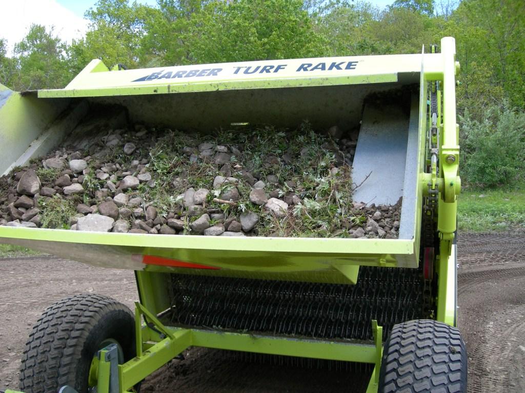 ковш turf rake полный камней