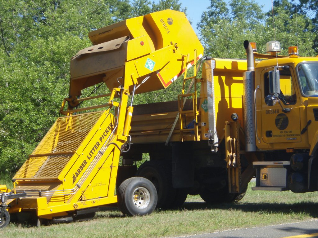 LITTER PICKER Multi-Surface Litter Collection